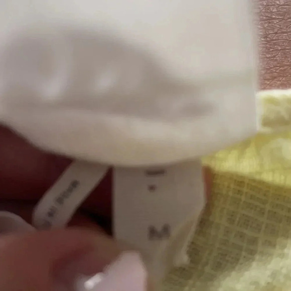 Lilka Anthropologie soft yellow gauzy cotton top, ruffle sleeves Women’s size M - Picture 11 of 11